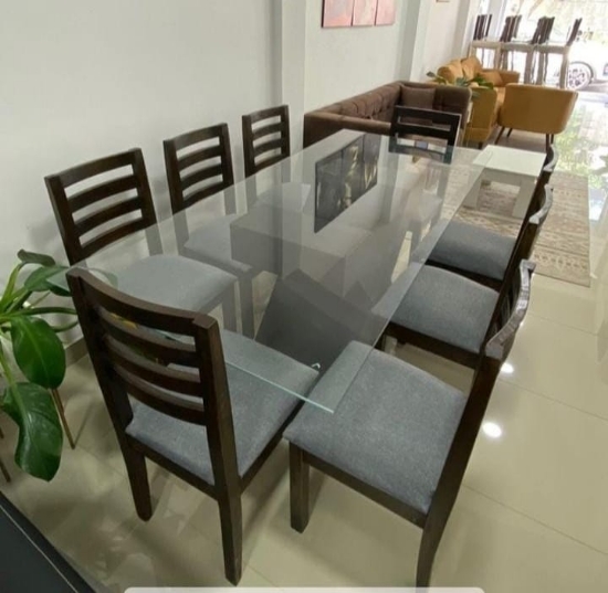 Imagen de Juego de comedor mesa de vidrio y 8 sillas
