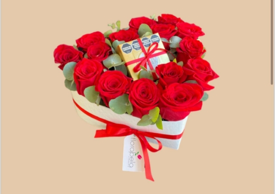 Imagen de Arreglo de flores - Caja con 15 rosas+bombones